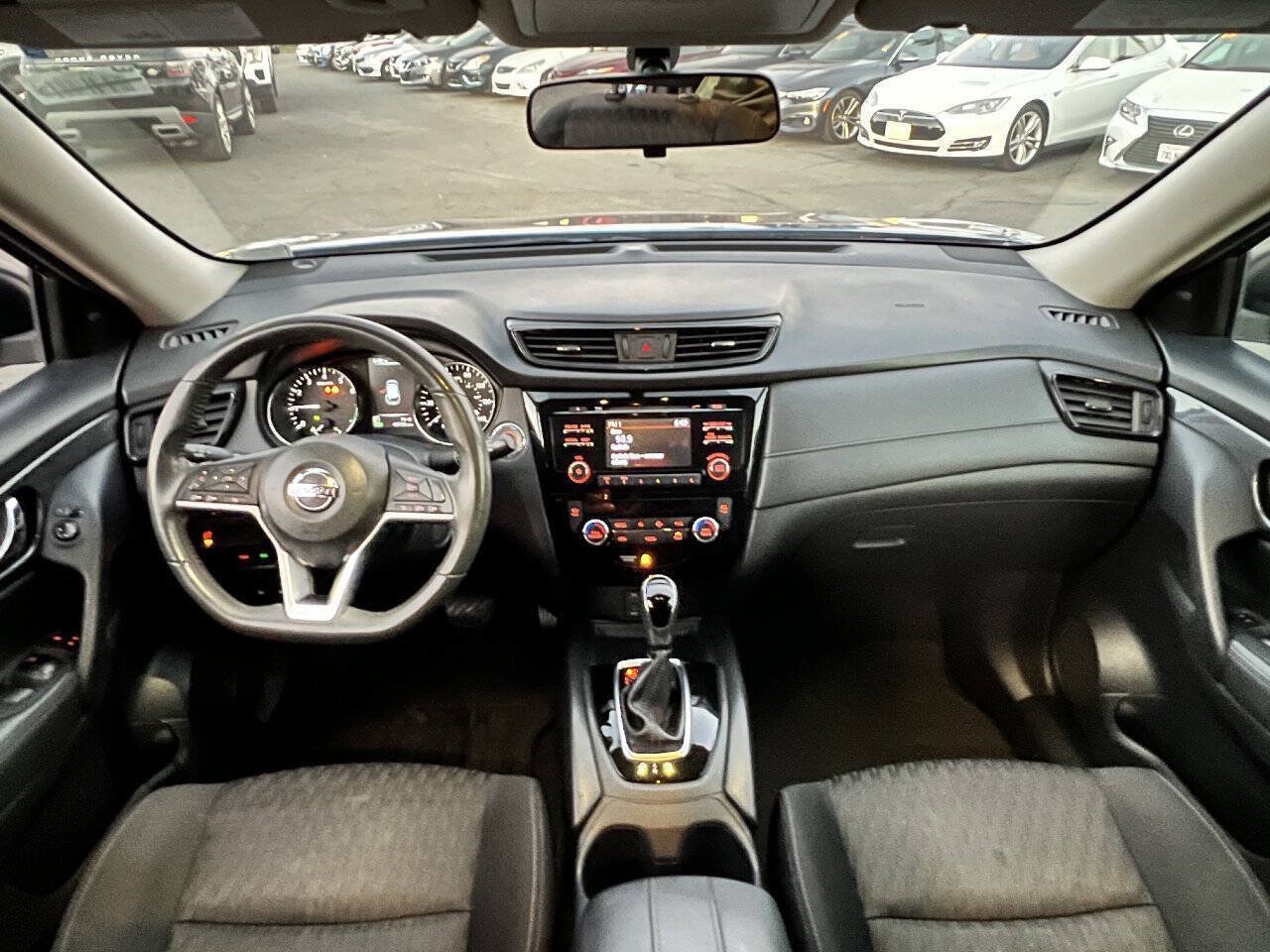 Used 2017 Nissan Rogue SV FWD image 10