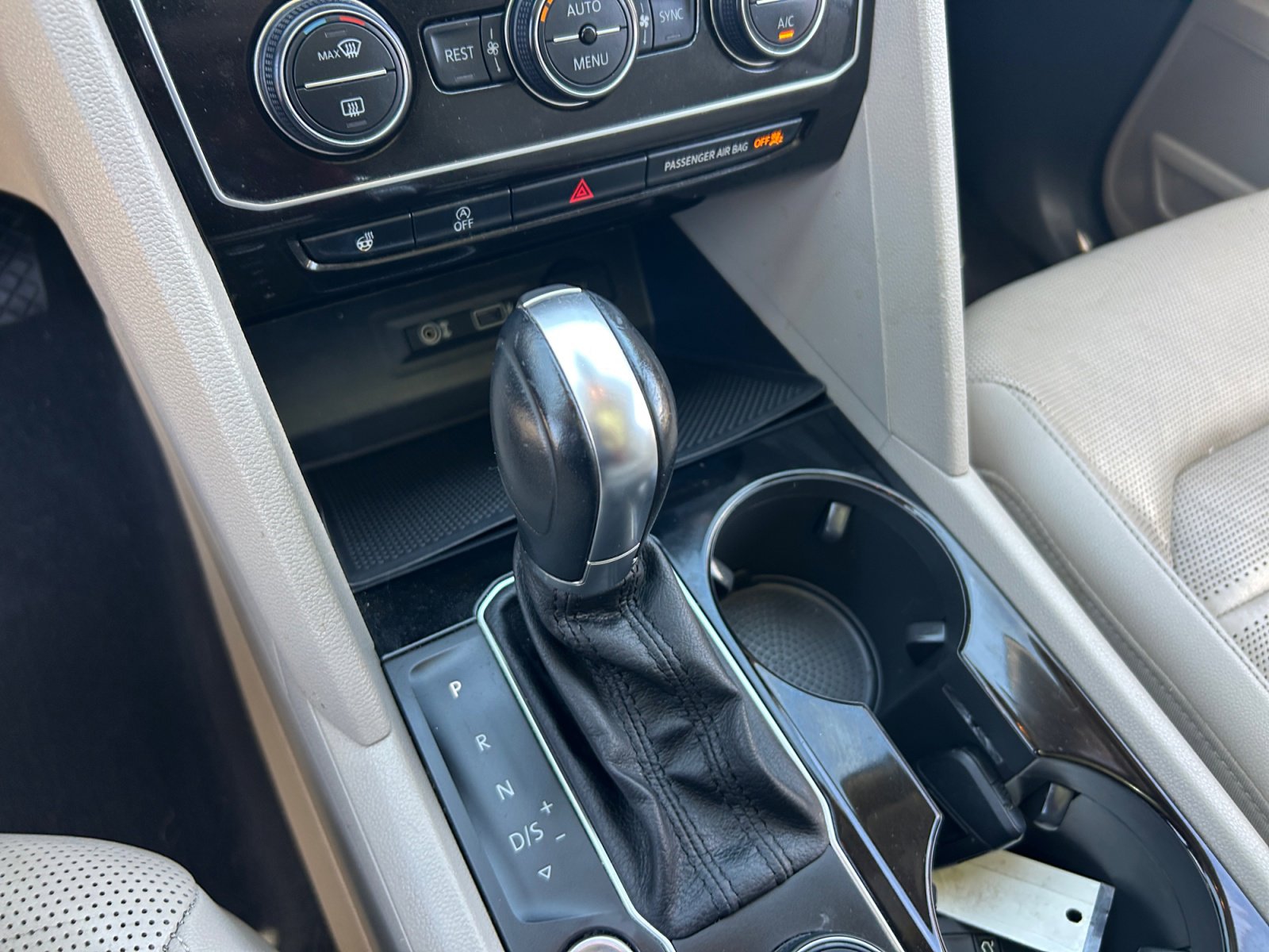 Used 2019 Volkswagen Atlas SEL Premium AWD/4WD image 15