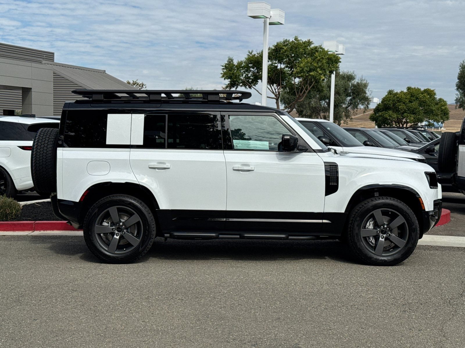 New 2026 Land Rover Defender 110 X-Dynamic SE AWD/4WD image 7