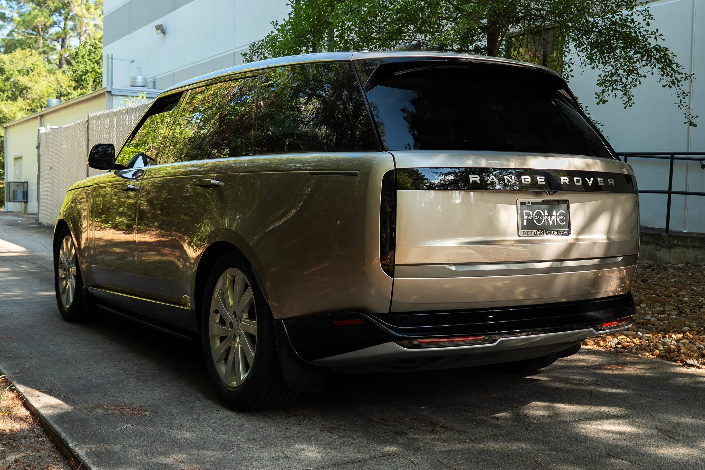 Used 2024 Land Rover Range Rover Long Wheelbase SE AWD/4WD image 16
