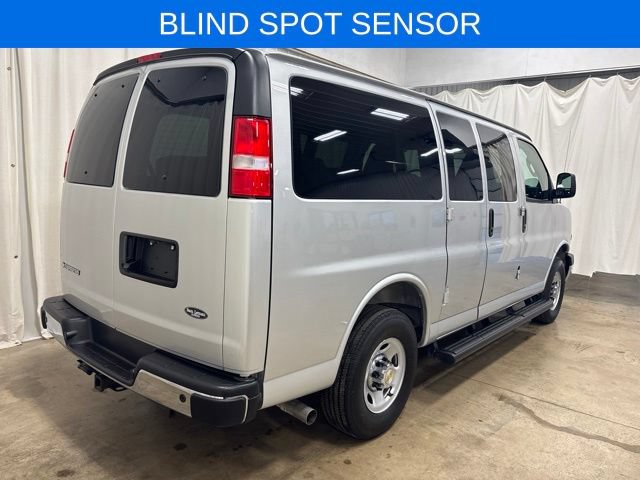 Used 2025 Chevrolet Express 2500 LT w/ LT Preferred Equipment Group RWD image 4