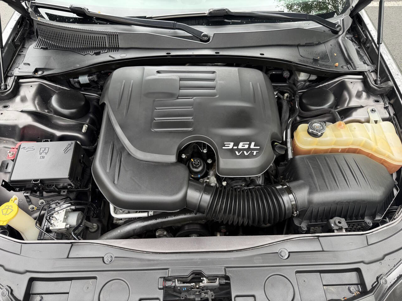 Used 2016 Chrysler 300 C AWD/4WD image 33