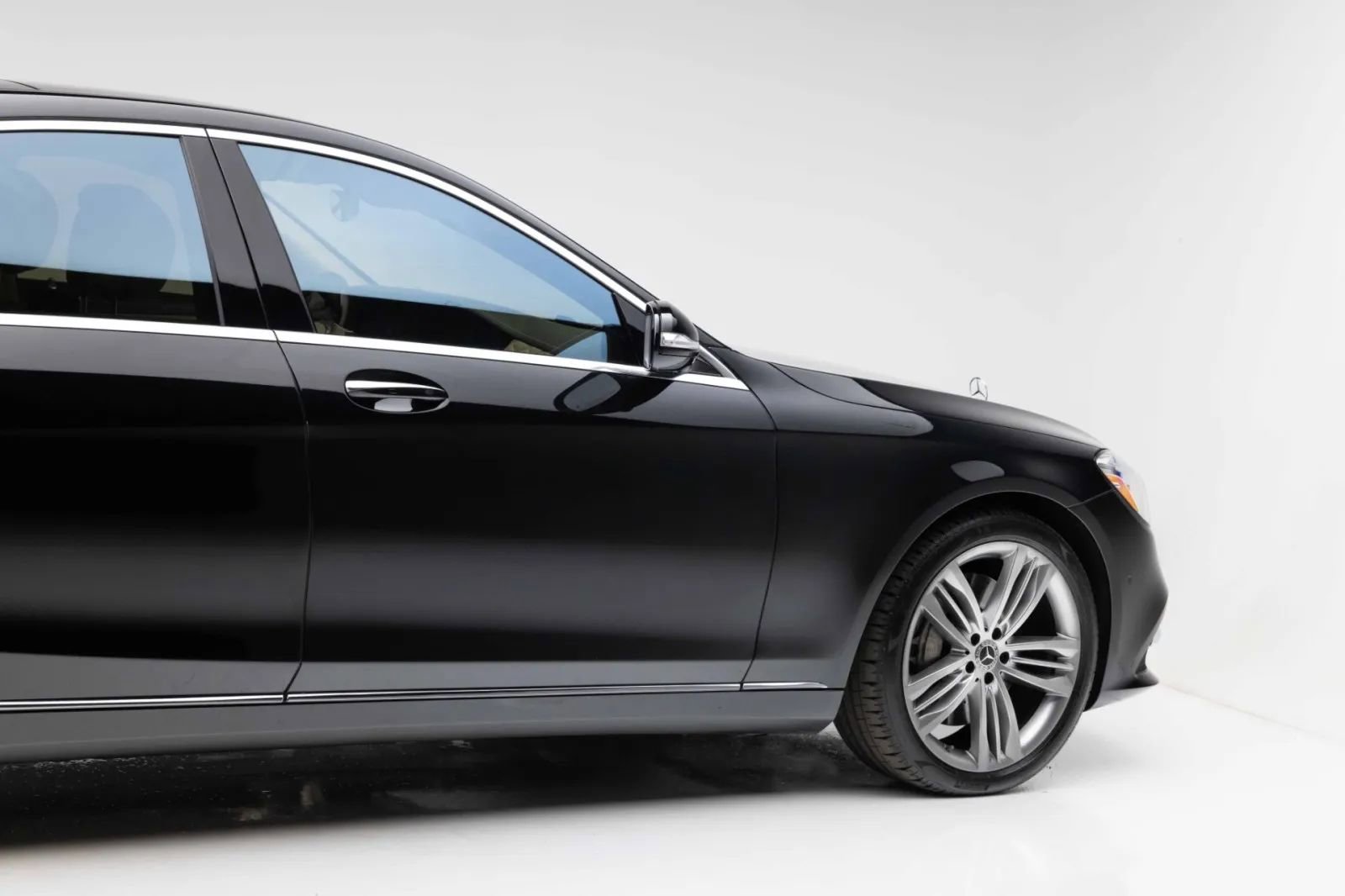 Used 2019 Mercedes-Benz S 560 Sedan image 31