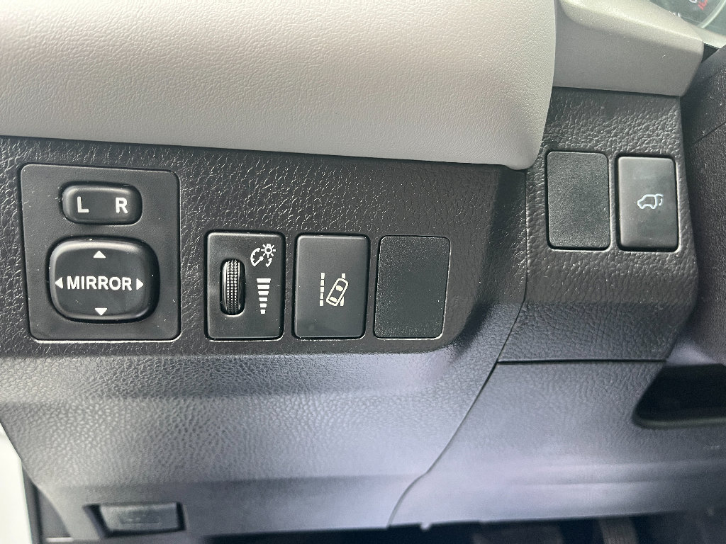 Used 2018 Toyota RAV4 XLE image 30