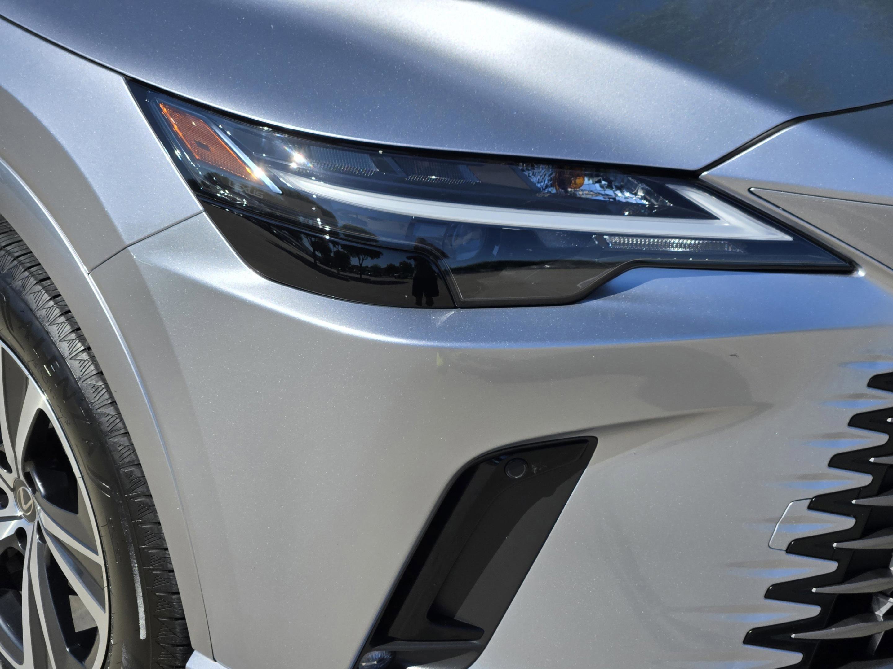 Used 2025 Lexus RX 350 Premium w/ Accessory Package (Z1) FWD image 34