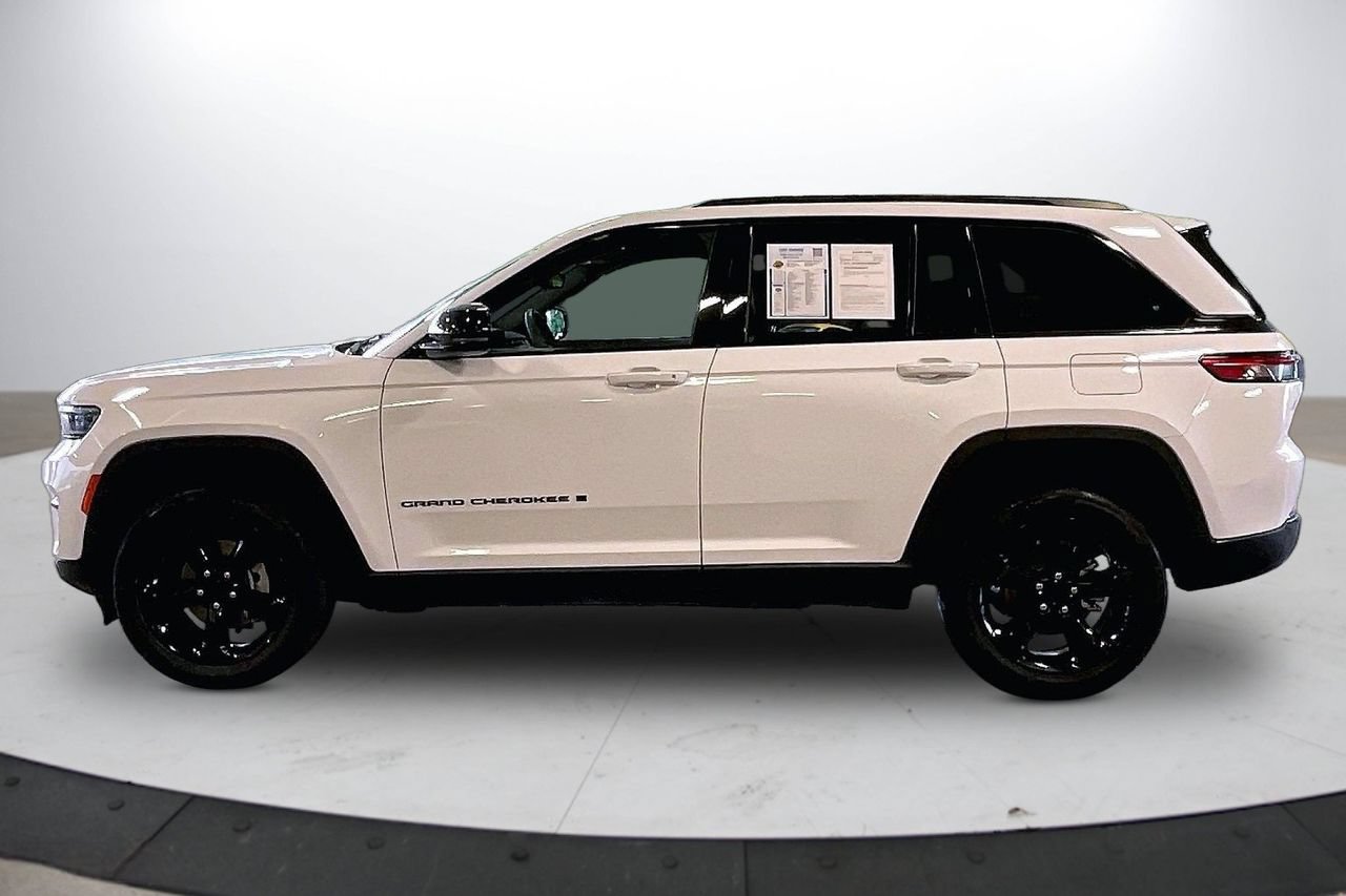 Certified 2023 Jeep Grand Cherokee Altitude AWD/4WD image 5