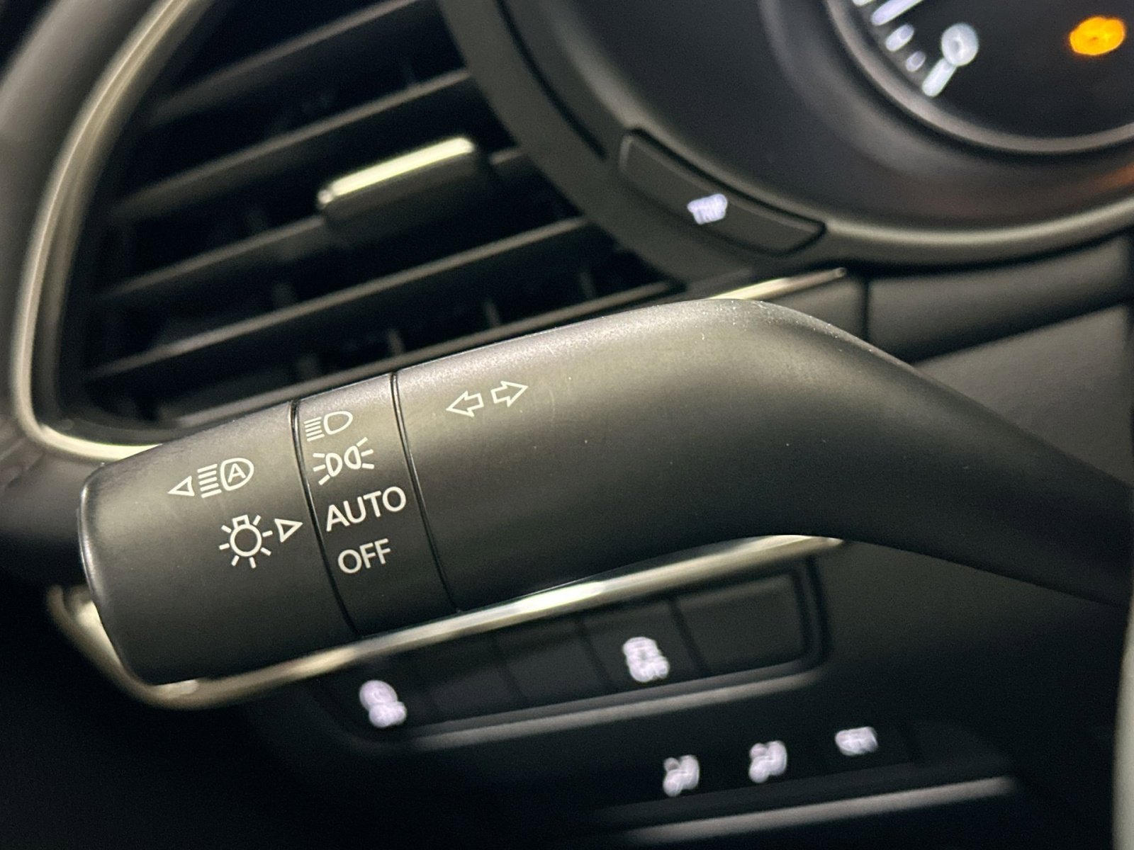 Used 2021 MAZDA MAZDA3 s image 29