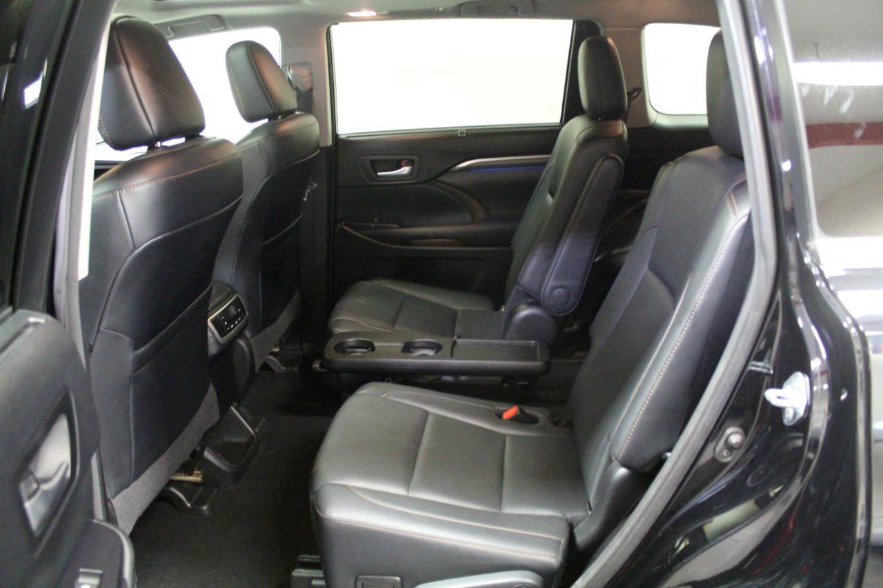 Used 2017 Toyota Highlander Limited Platinum image 23