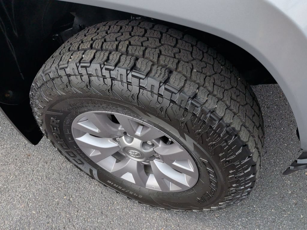 Used 2019 Toyota Tacoma SR5 AWD/4WD image 10