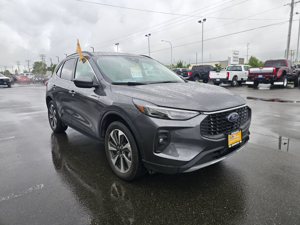 Certified 2025 Ford Escape Platinum AWD/4WD image 4