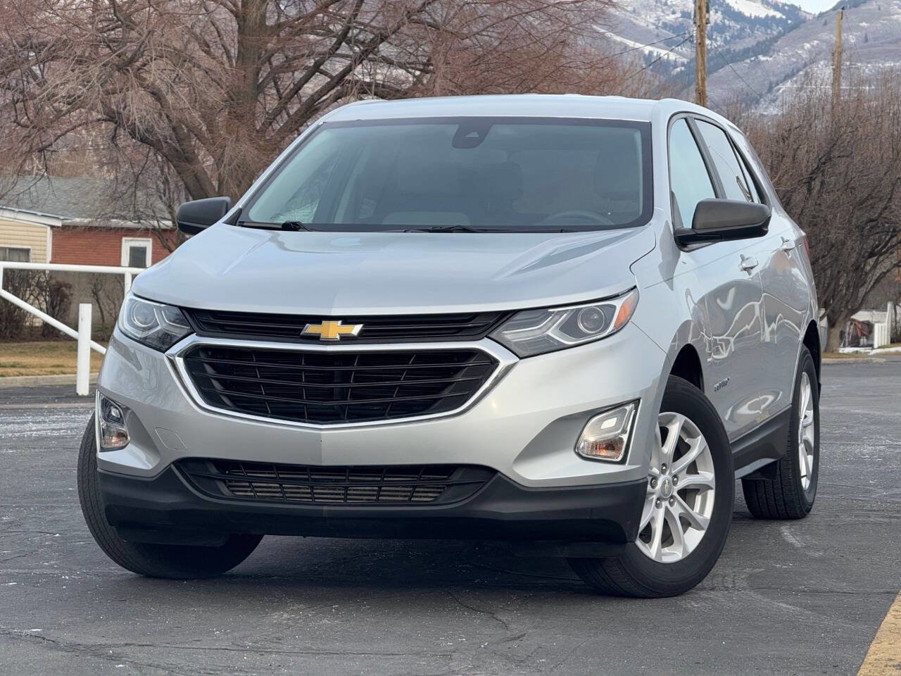 Used 2020 Chevrolet Equinox LS w/ LS Convenience Package image 1