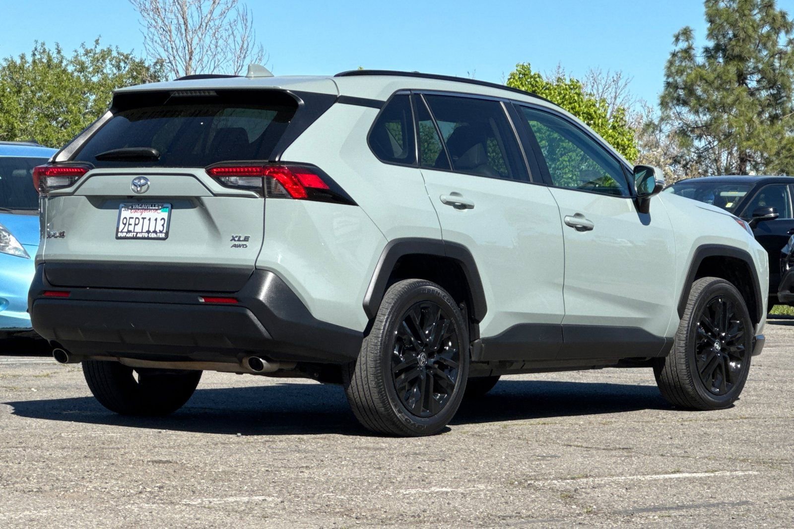 Used 2022 Toyota RAV4 XLE Premium image 4