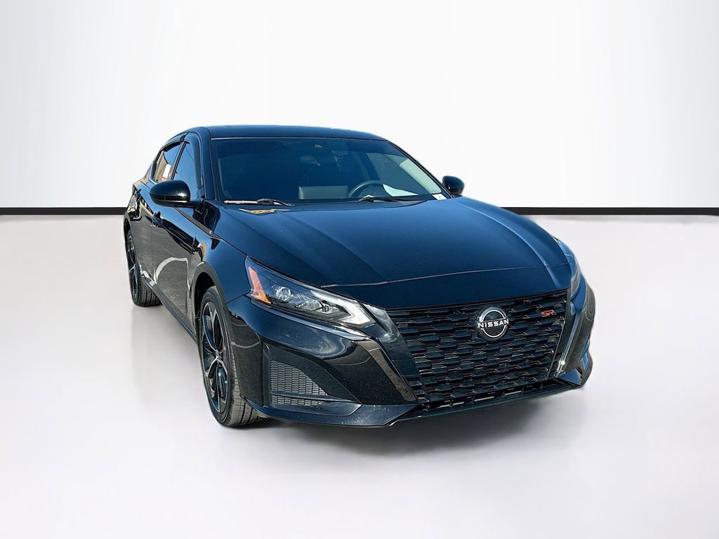 Used 2024 Nissan Altima 2.5 SR w/ SR Premium Package image 2