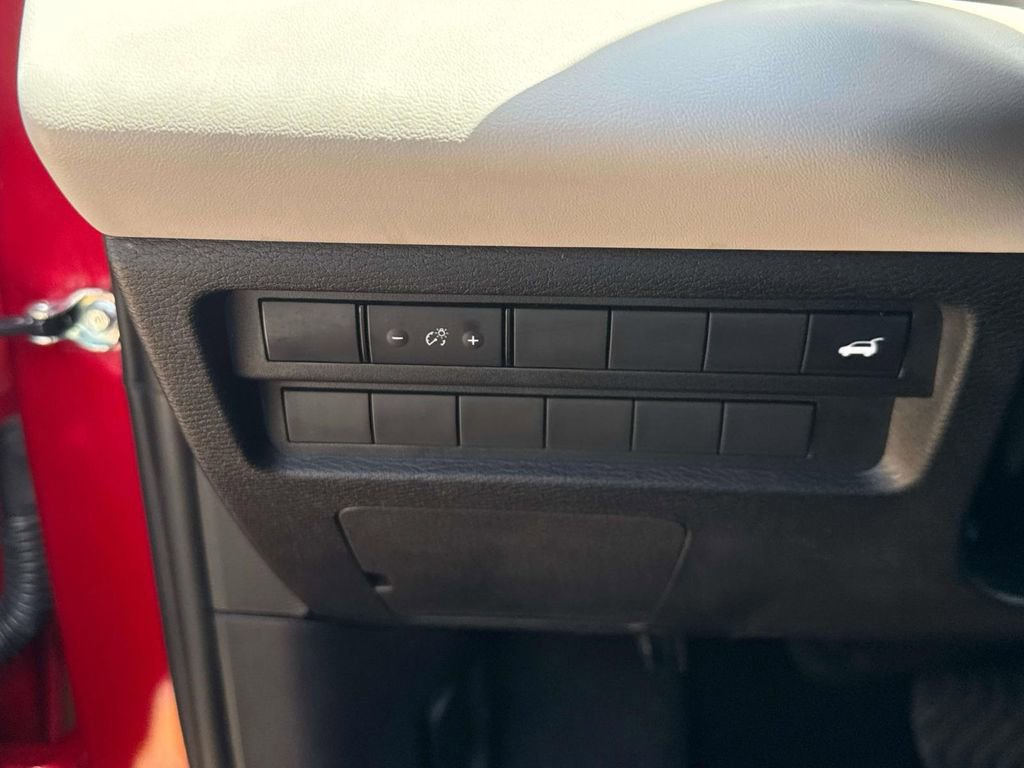 Used 2025 Mitsubishi Outlander SE image 22