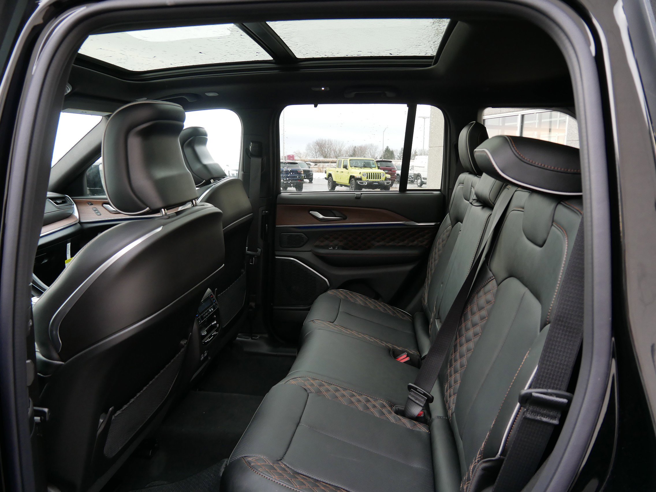 New 2025 Jeep Grand Cherokee Summit w/ Obsidian Package image 6