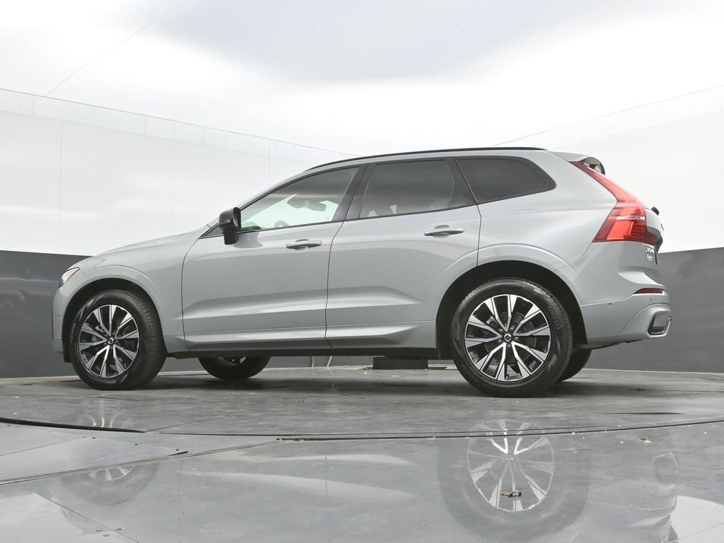 Used 2024 Volvo XC60 B5 Plus AWD/4WD image 32