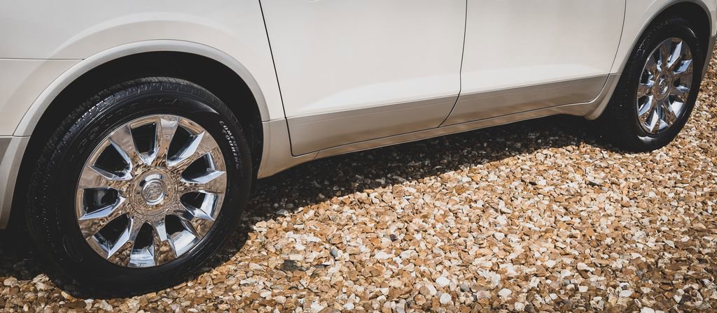 Used 2011 Buick Enclave CXL image 11