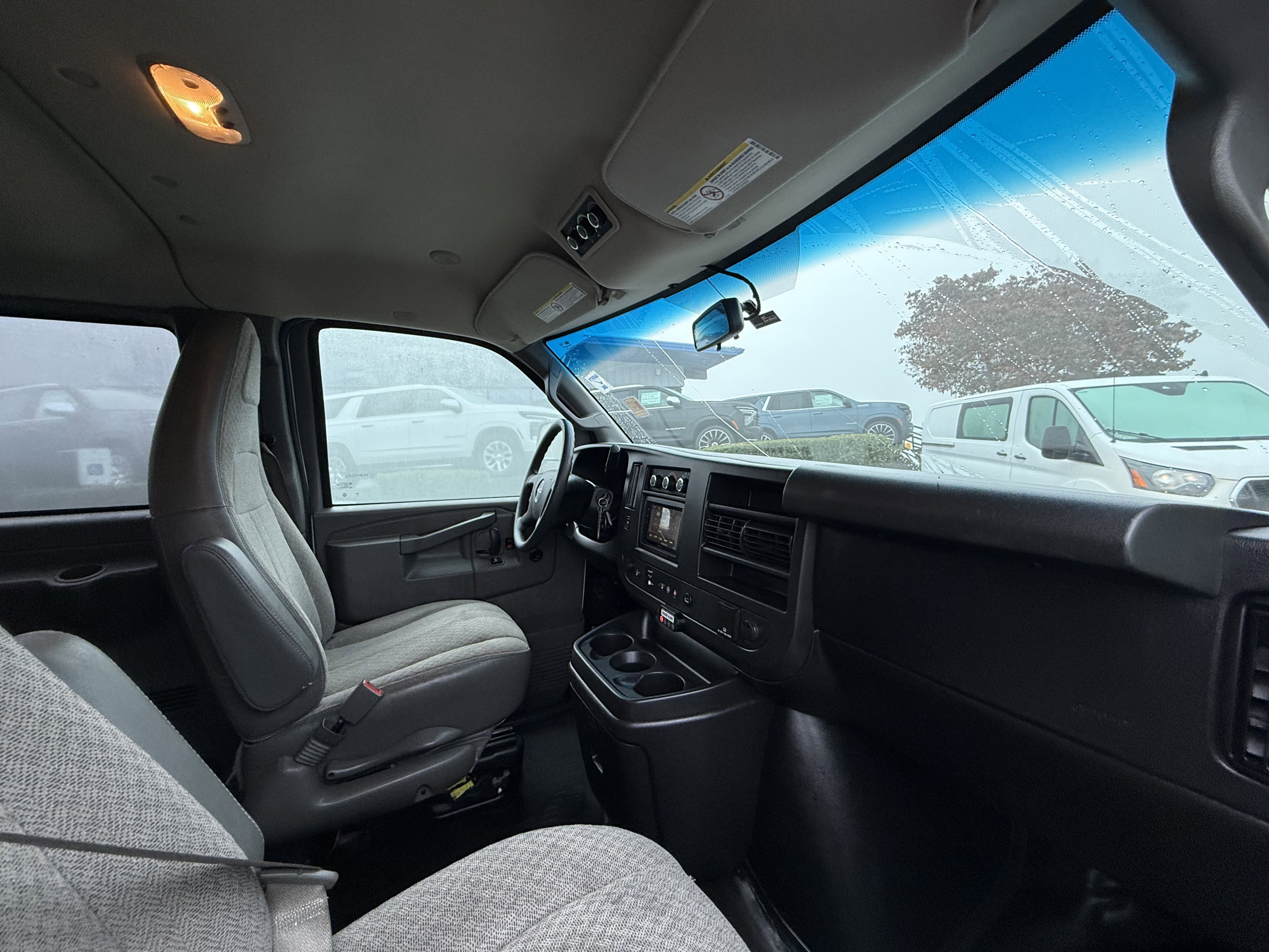 Used 2018 GMC Savana 3500 LT w/ LT Preferred Equipment Group image 8