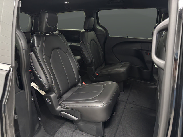 New 2026 Chrysler Pacifica Select AWD/4WD image 32