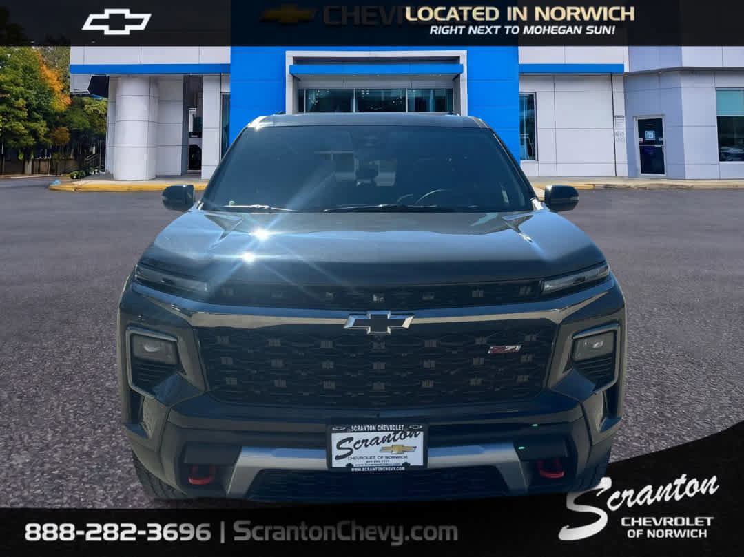 Used 2024 Chevrolet Traverse Z71 image 2