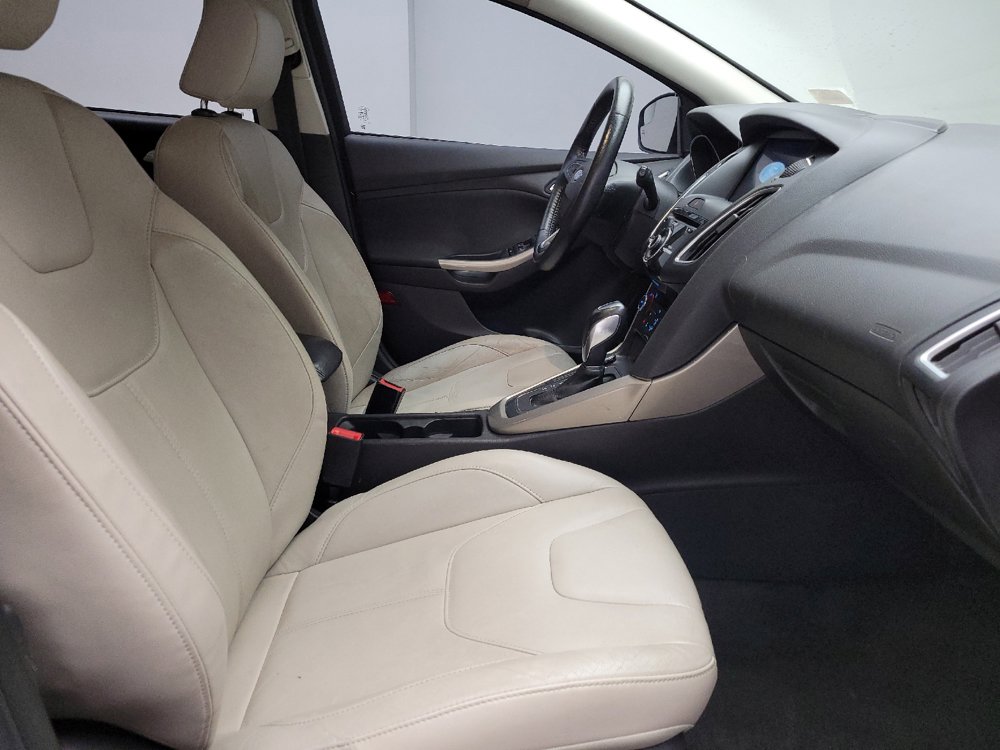 Used 2016 Ford Focus Titanium FWD image 21