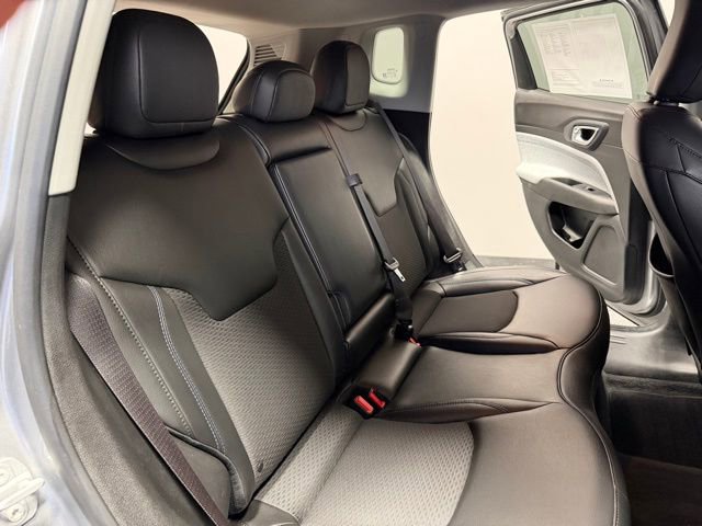 Used 2022 Jeep Compass Latitude AWD/4WD image 24