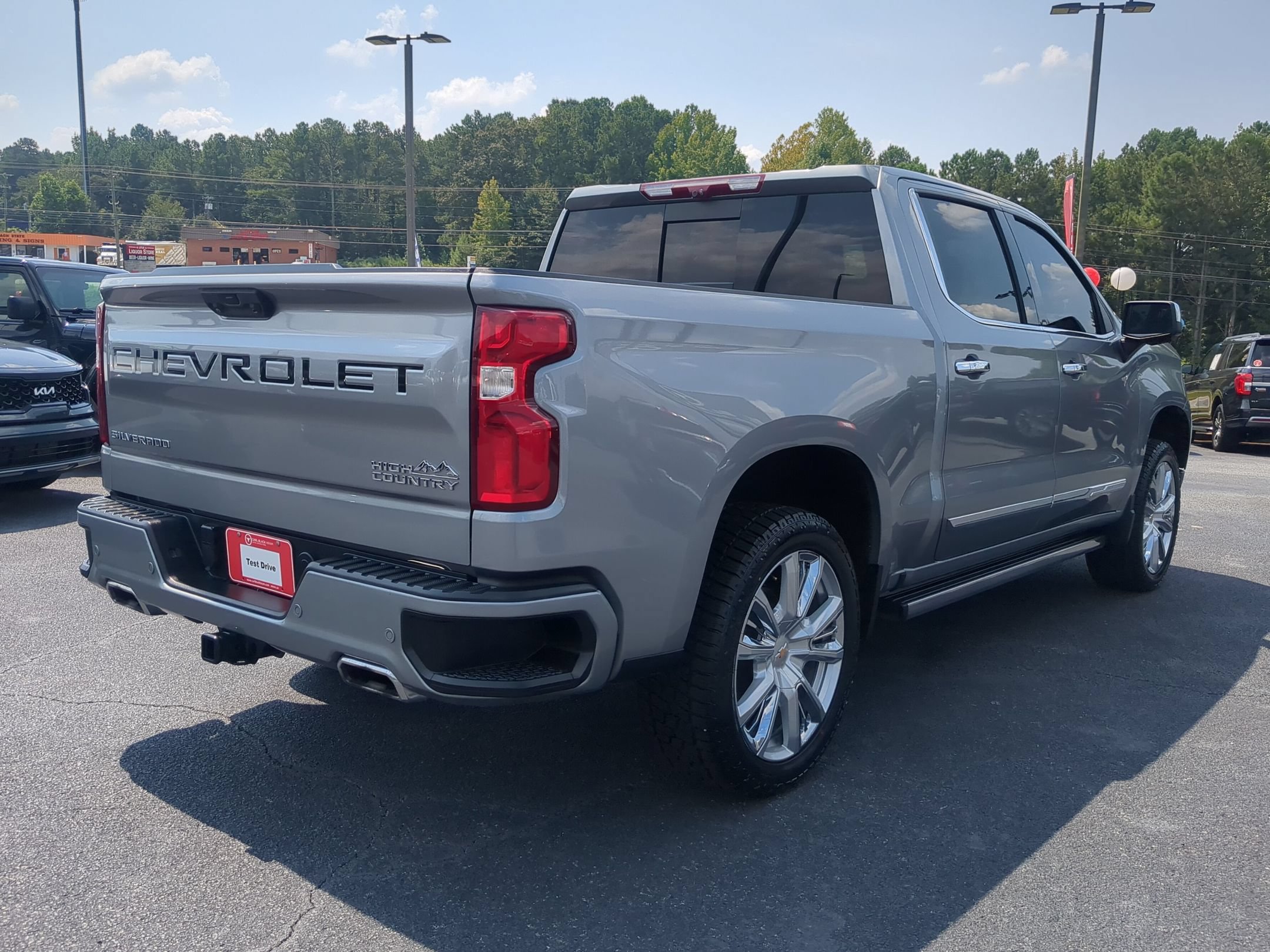 Used 2023 Chevrolet Silverado 1500 High Country w/ High Country Premium Package AWD/4WD image 5