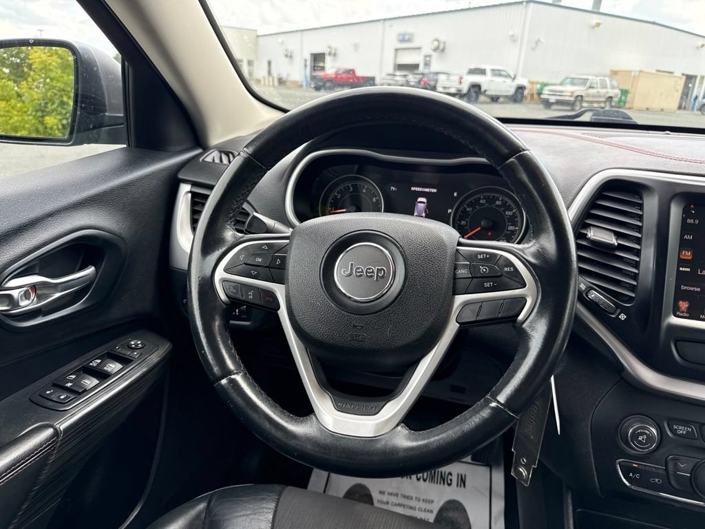 Used 2015 Jeep Cherokee Trailhawk AWD/4WD image 14