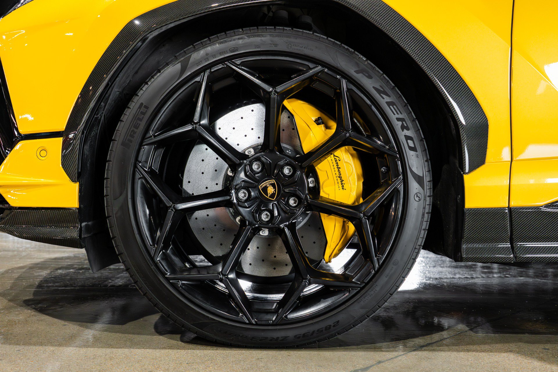 Used 2024 Lamborghini Urus Performante AWD/4WD image 16