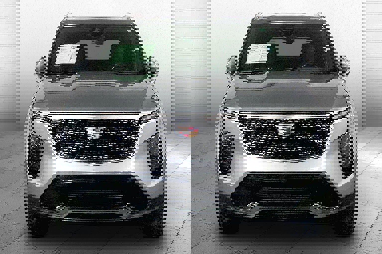 Used 2024 Cadillac XT4 Premium Luxury image 2