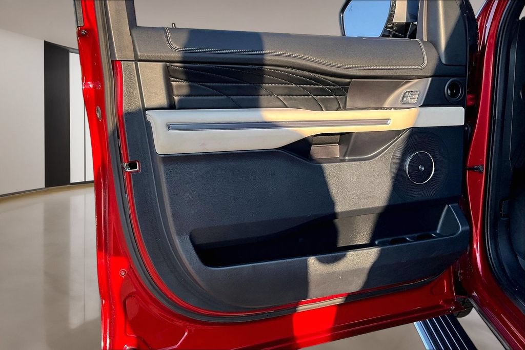 Used 2019 Ford Expedition Platinum AWD/4WD image 18