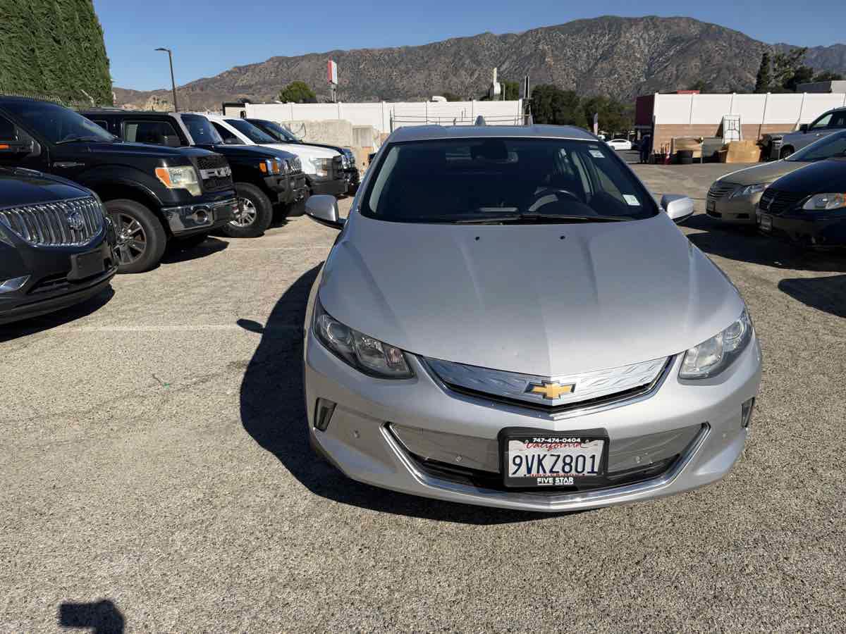 Used 2017 Chevrolet Volt Premier w/ Driver Confidence II Package FWD image 2