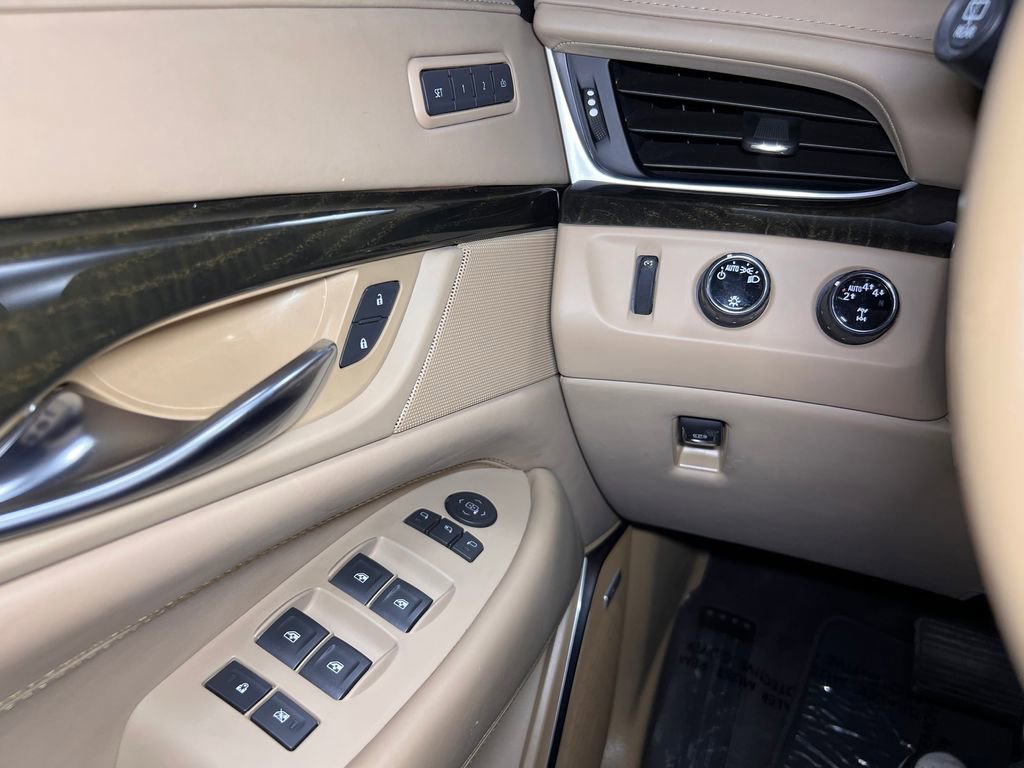 Used 2020 Cadillac Escalade Platinum image 30