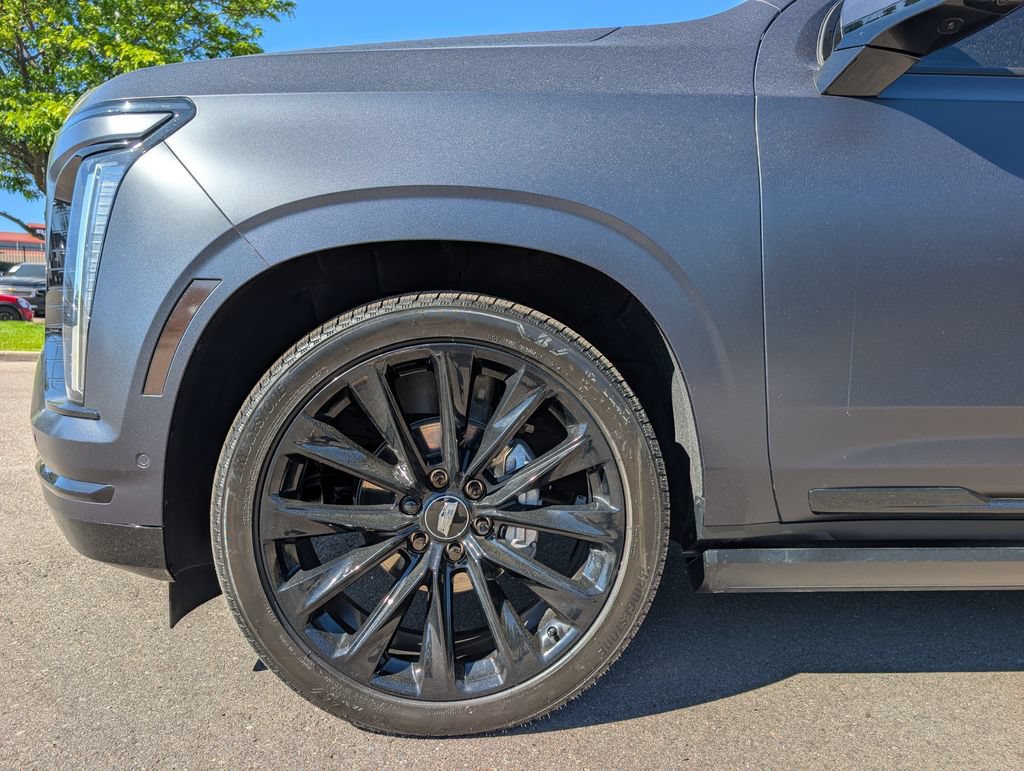 Certified 2026 Cadillac Escalade ESV Platinum Sport w/ LPO, ONYX Package AWD/4WD image 9