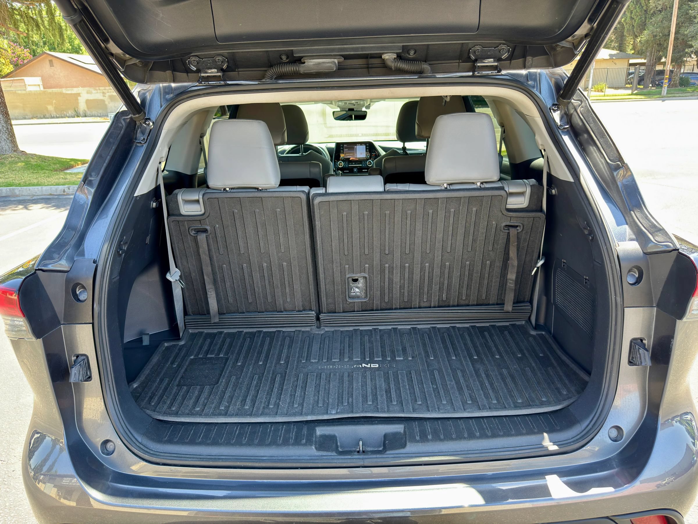 Used 2021 Toyota Highlander XLE AWD/4WD image 12