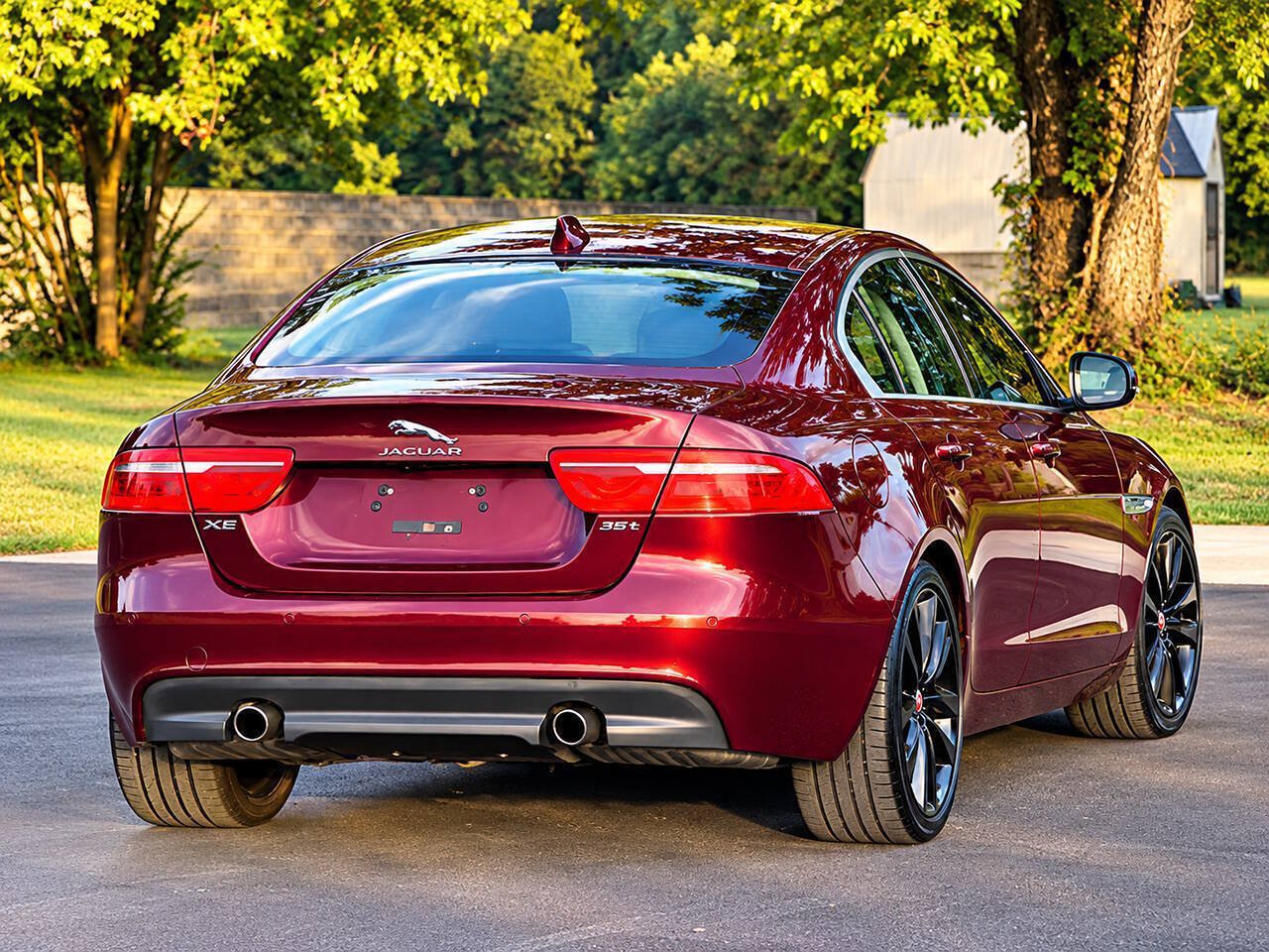 Used 2017 Jaguar XE Prestige RWD image 7