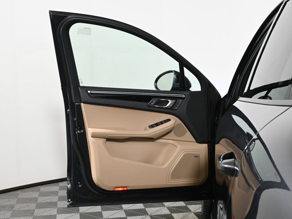 New 2026 Porsche Macan AWD/4WD image 32