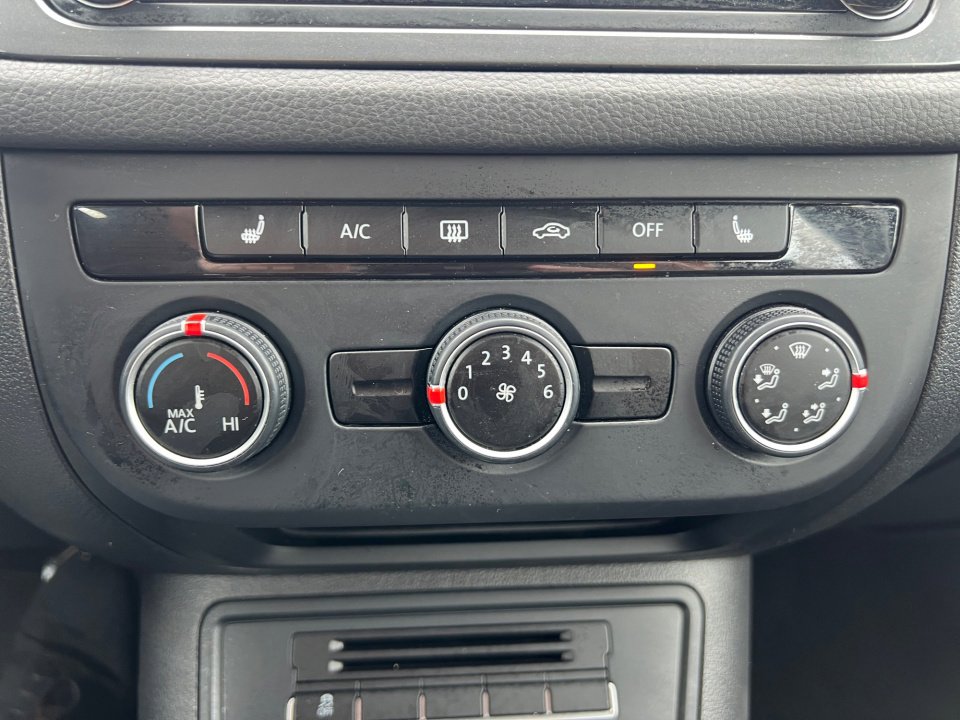 Used 2017 Volkswagen Tiguan S image 22