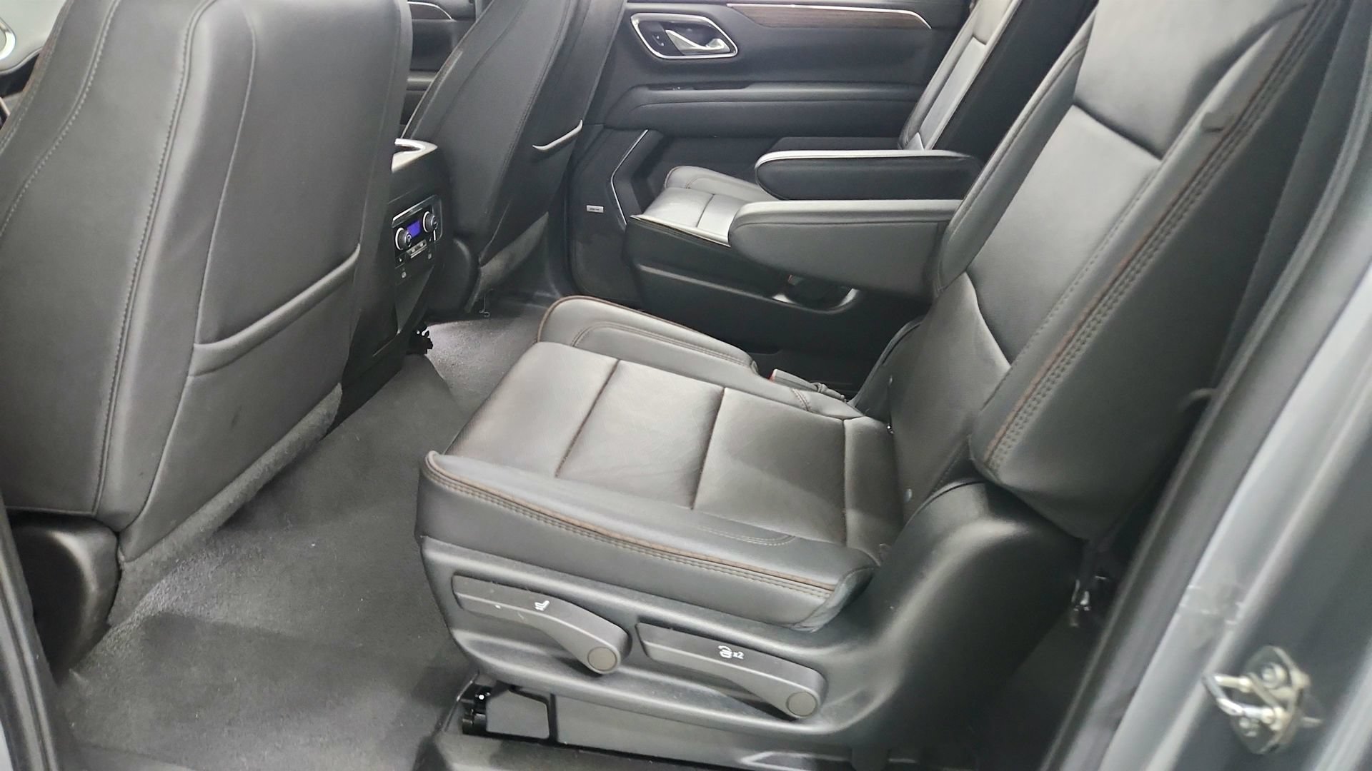 Used 2023 Chevrolet Suburban High Country AWD/4WD image 22