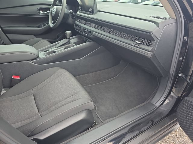 Used 2025 Honda Accord SE image 30