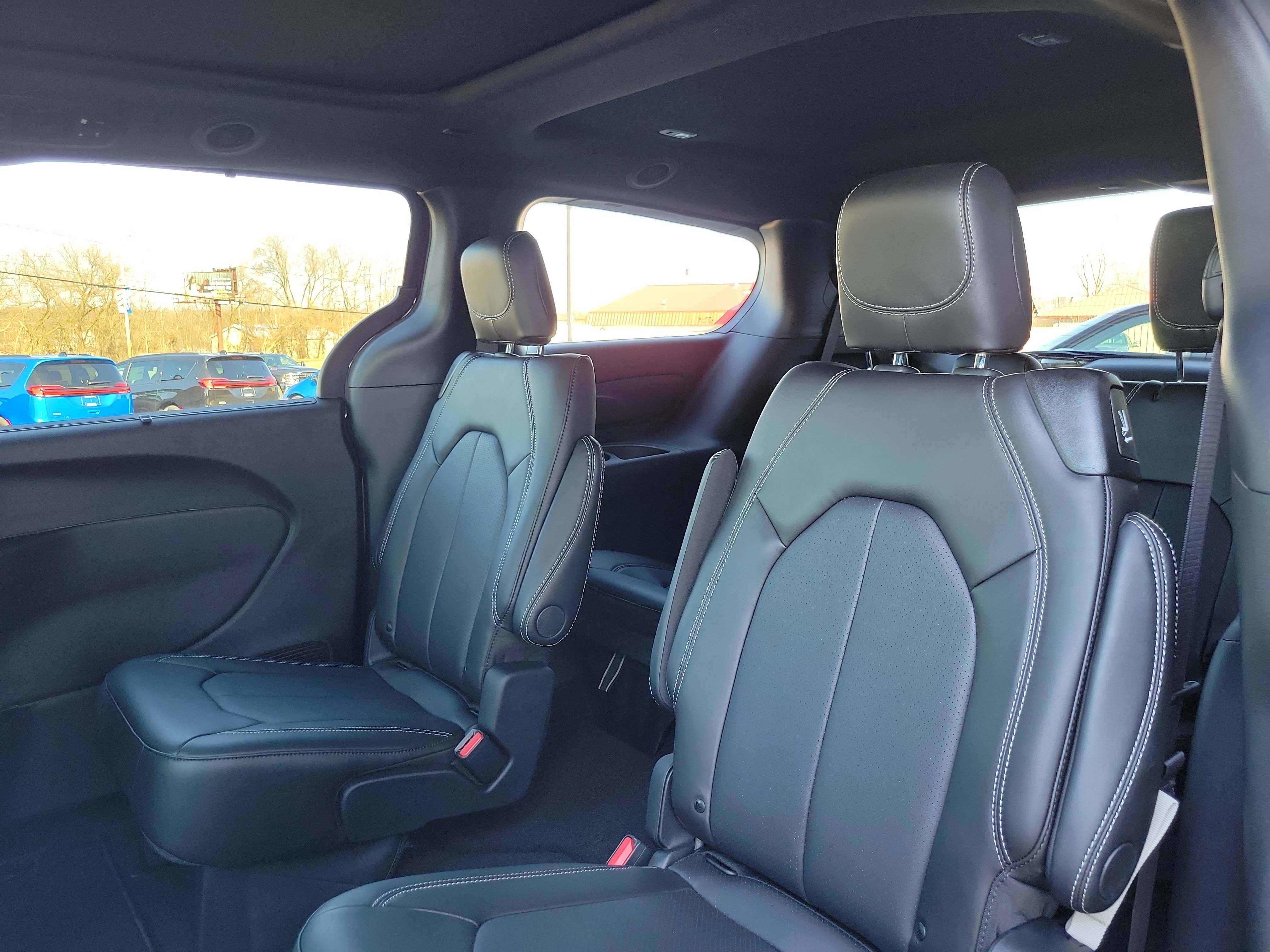 New 2026 Chrysler Pacifica Select FWD image 16
