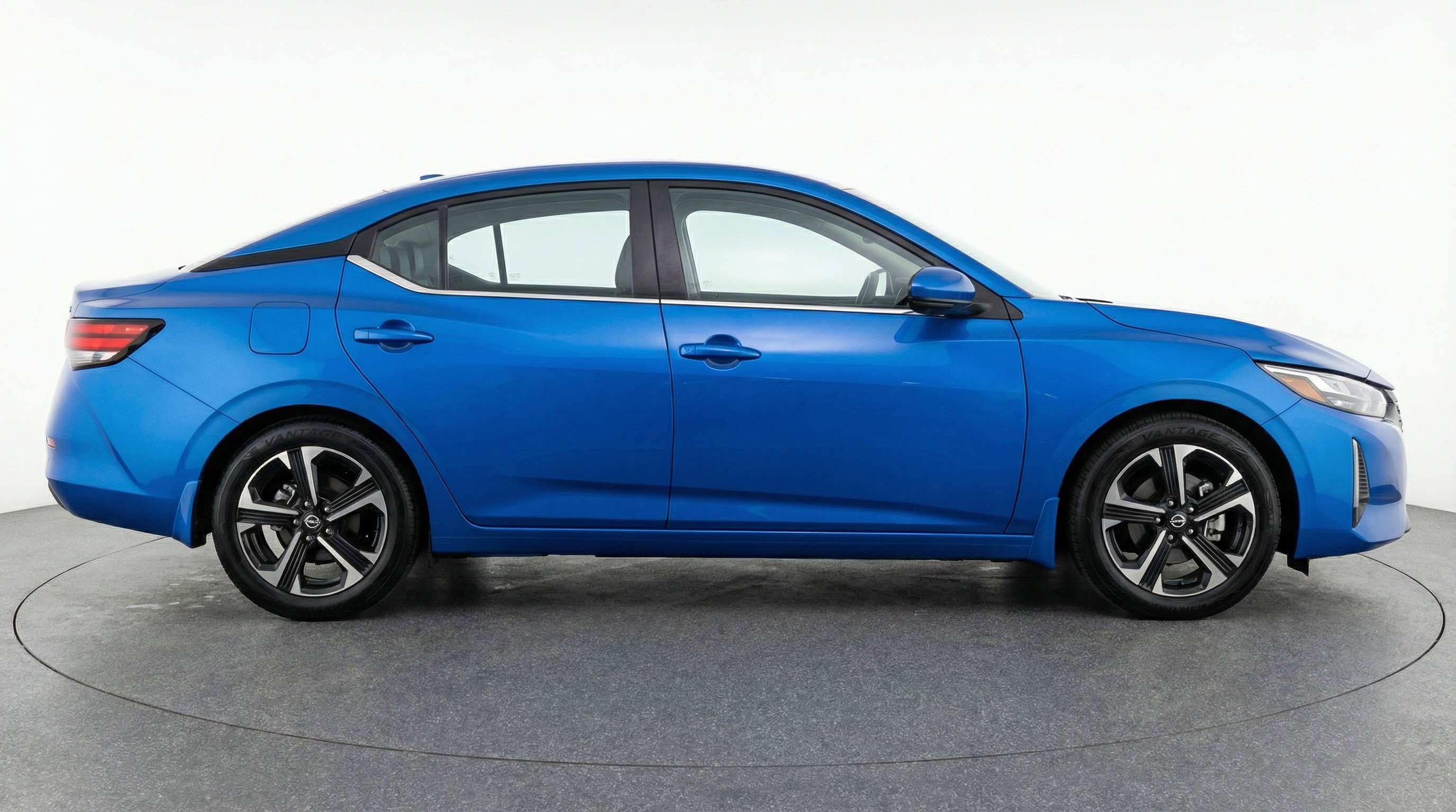 Used 2025 Nissan Sentra SV FWD image 11