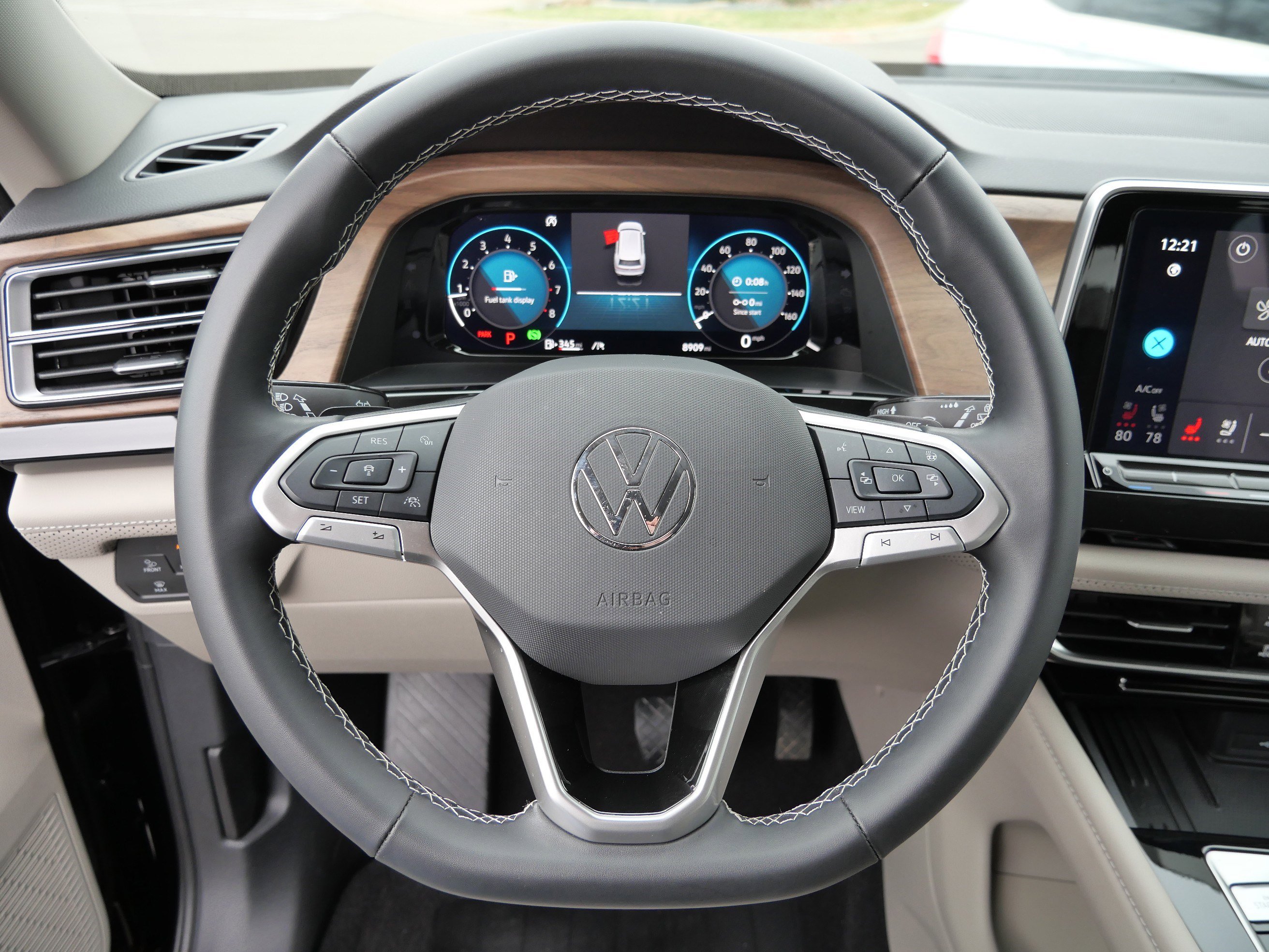 Certified 2025 Volkswagen Atlas SE image 25