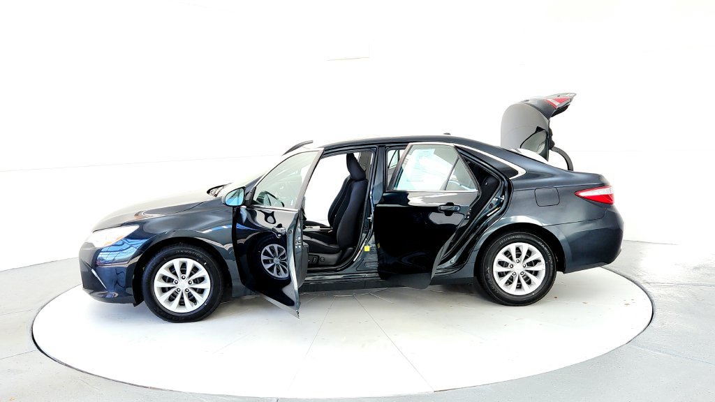 Used 2015 Toyota Camry LE w/ Moonroof Package FWD image 10