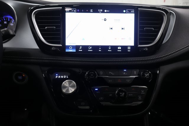 New 2026 Chrysler Pacifica Limited image 20