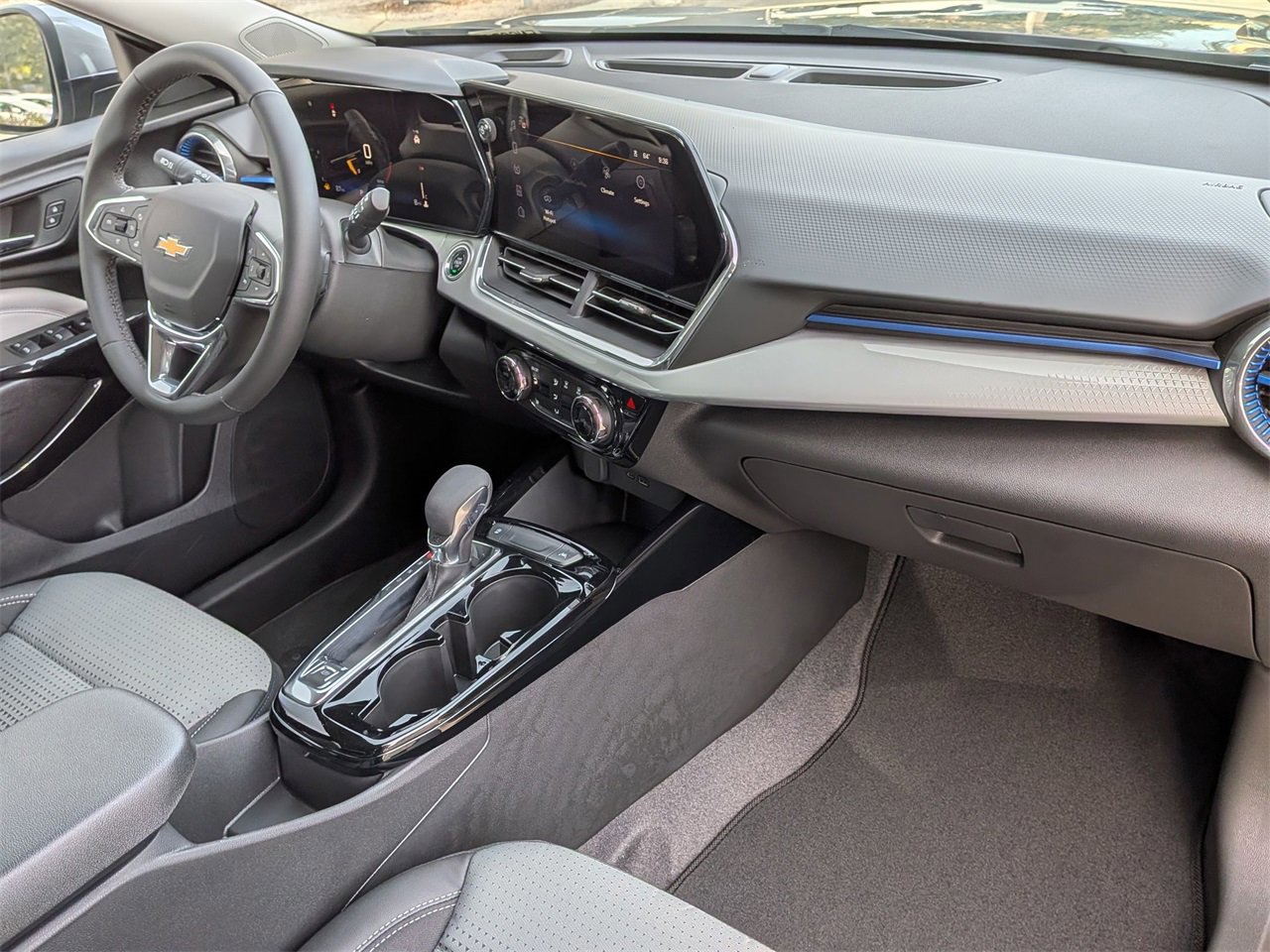 New 2026 Chevrolet Trax LT w/ Driver Confidence Package image 25