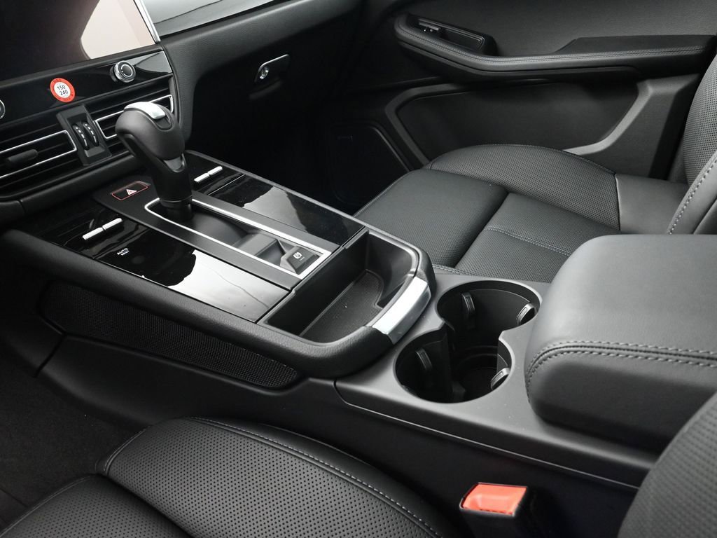 Certified 2026 Porsche Macan image 22