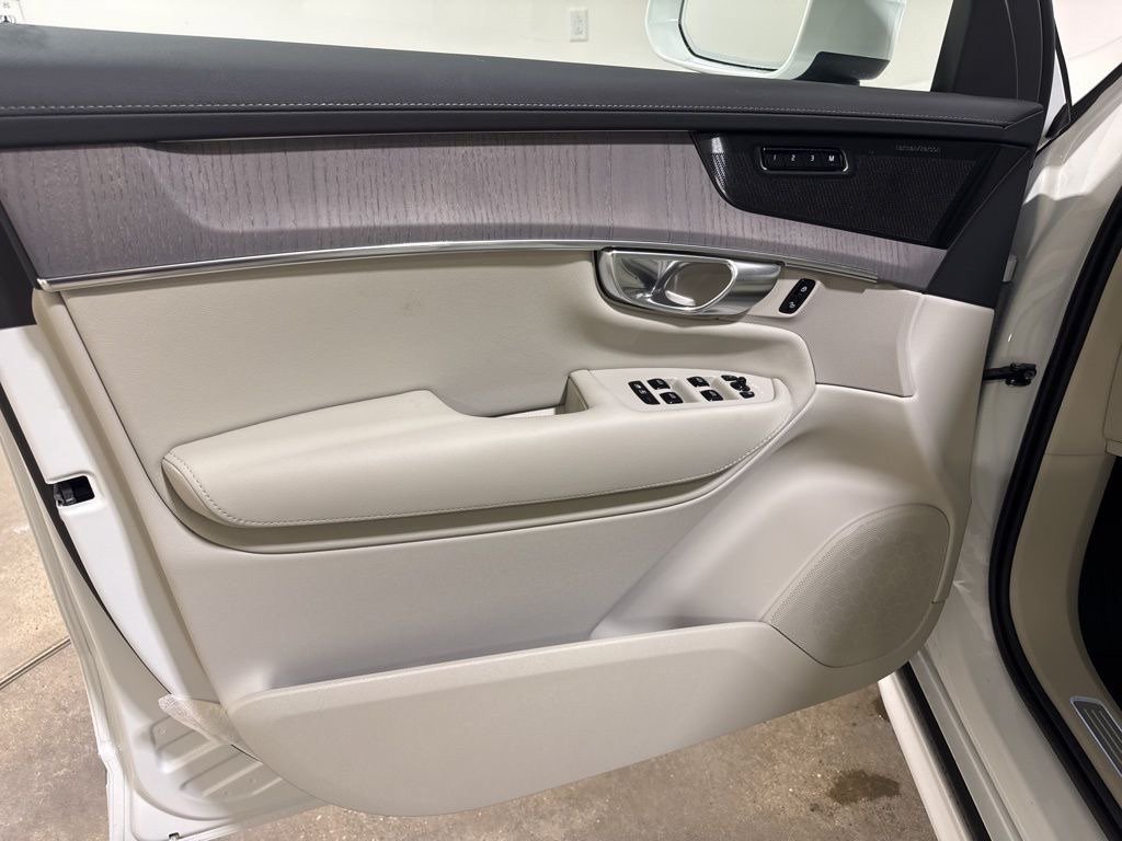 New 2026 Volvo XC90 B6 Ultra w/ Protection Package AWD/4WD image 17