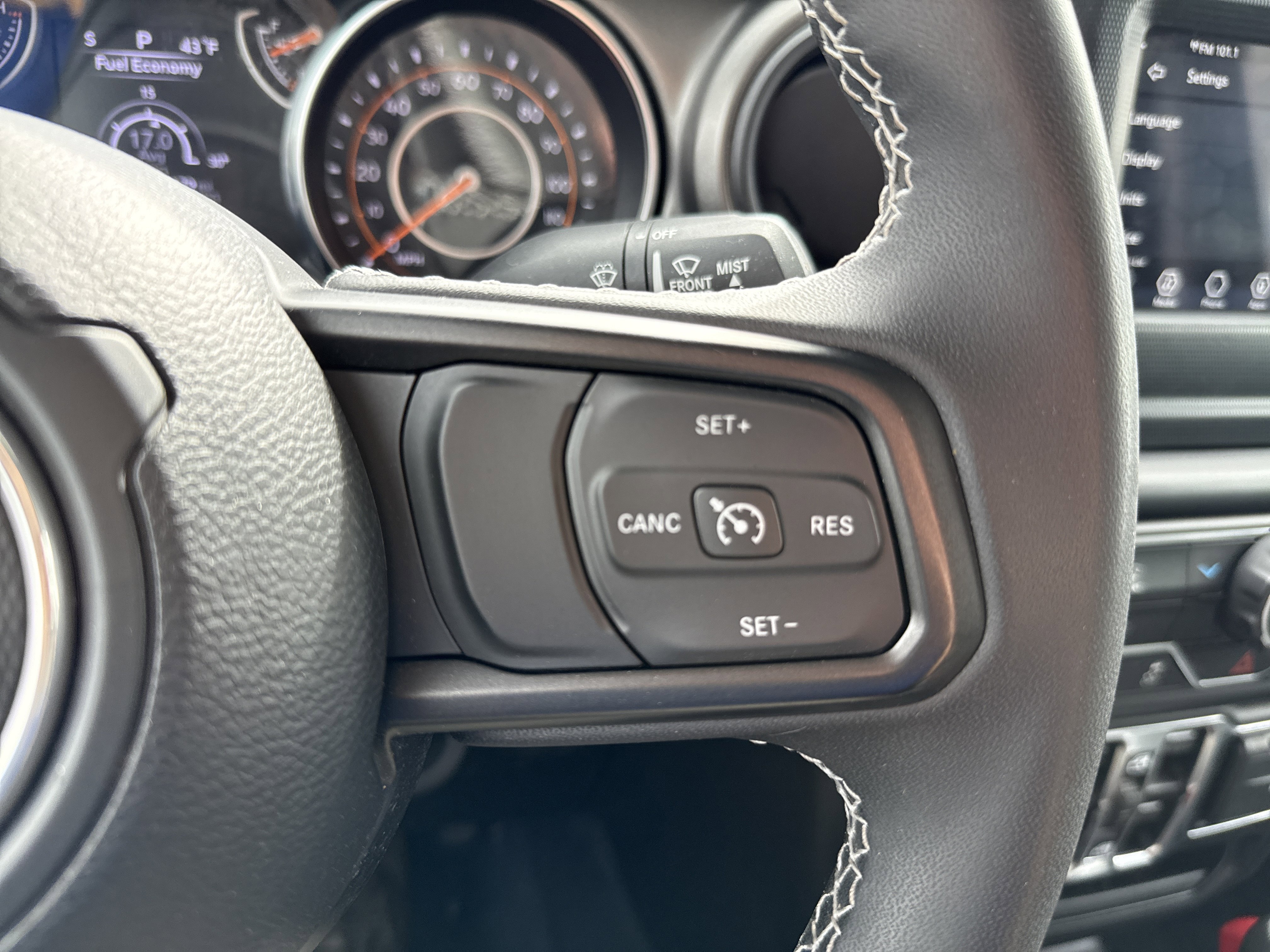 Used 2023 Jeep Gladiator Sport image 18