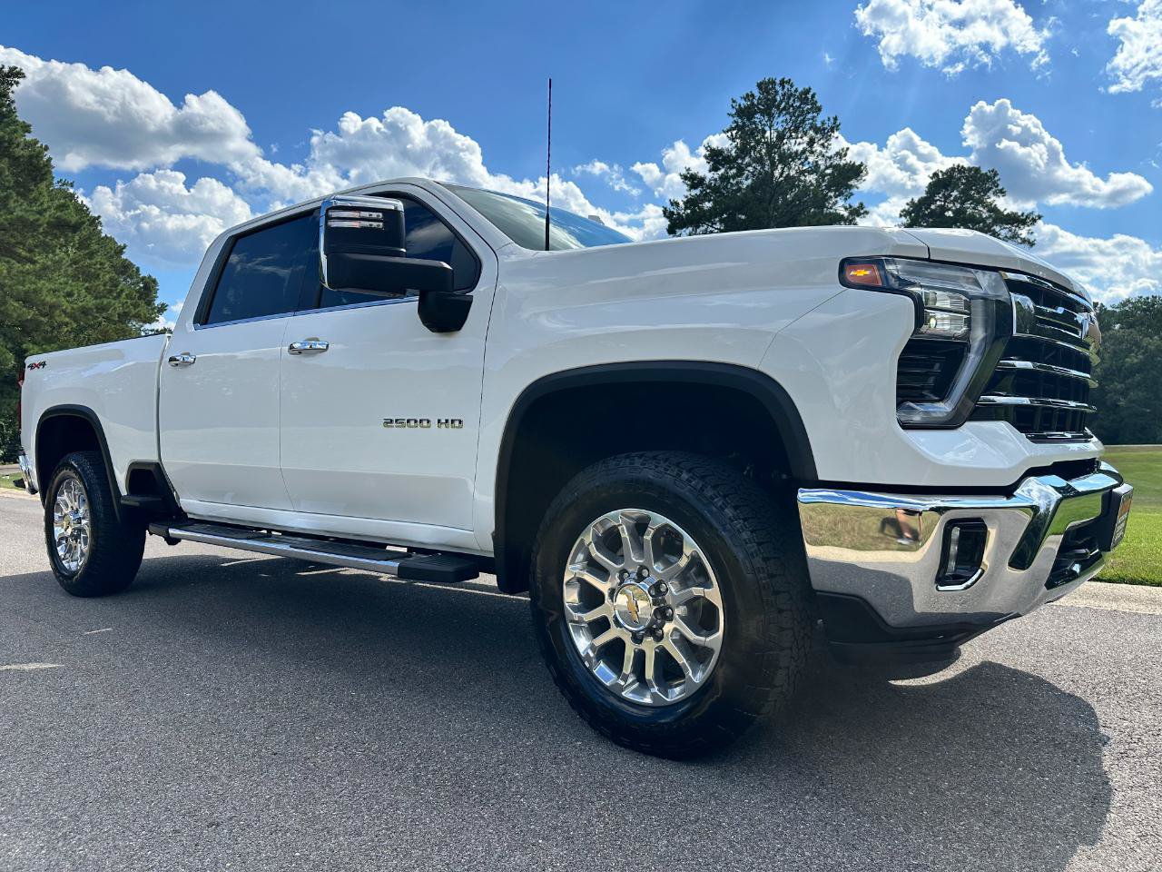 Used 2025 Chevrolet Silverado 2500 LTZ w/ LTZ Convenience Package AWD/4WD image 3